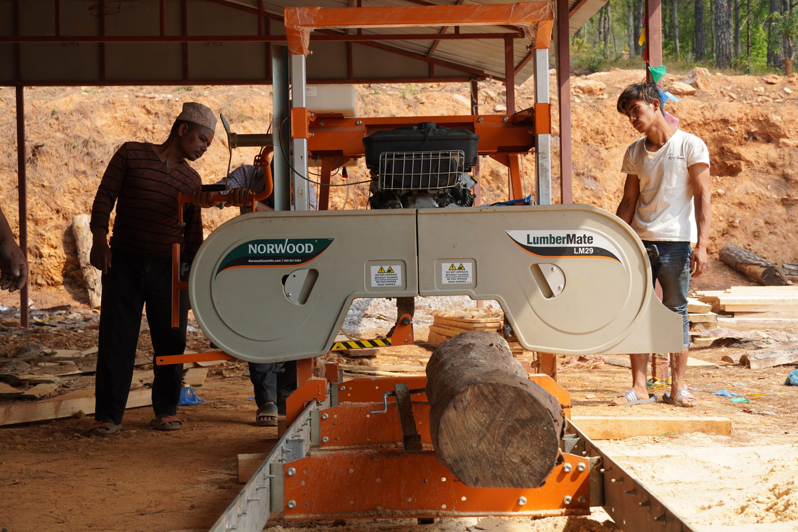 घुम्ती सःमिल – वन उद्यमको एक संम्भावना (Portable saw mill: potential forest based business)